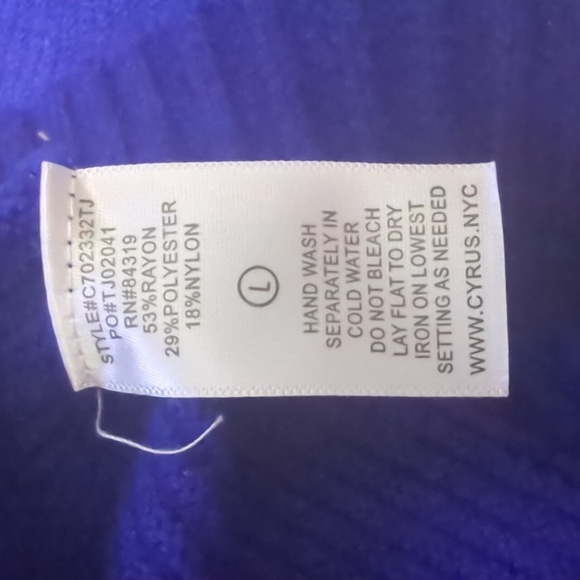 CYRUS Sweater - Picture 8 of 9